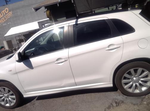 White 2011 Mitsubishi Outlander Sport SE
