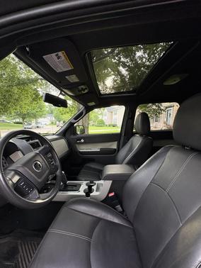 Black 2009 Mercury Mariner Premier