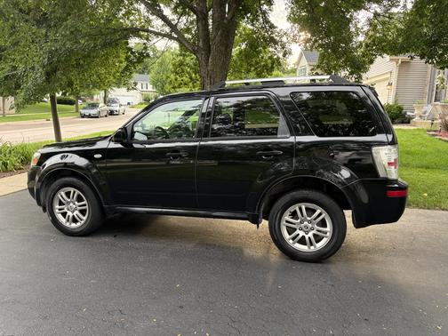 Black 2009 Mercury Mariner Premier