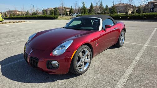 Red 2009 Pontiac Solstice GXP