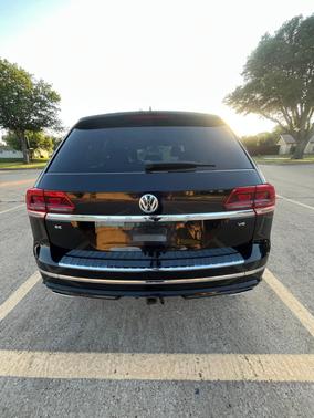 Black 2019 Volkswagen Atlas 3.6L SE w/Technology R-Line