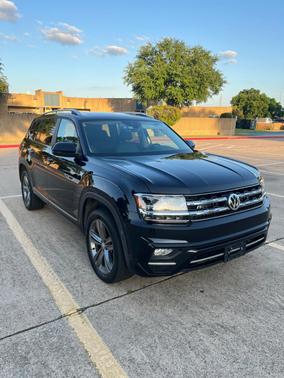 Black 2019 Volkswagen Atlas 3.6L SE w/Technology R-Line