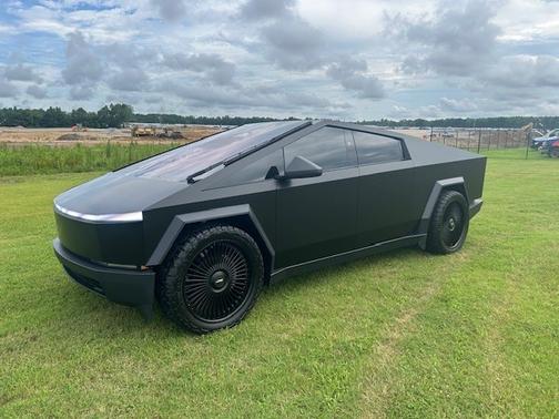 2024 Tesla Cybertruck Cyberbeast