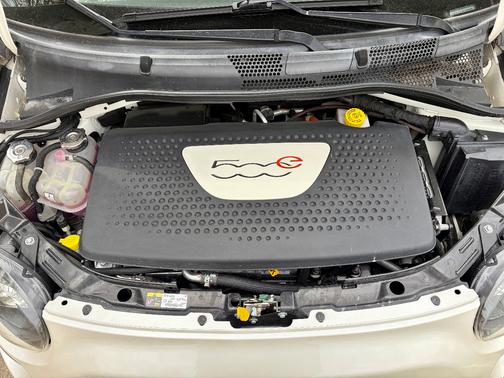 2017 FIAT 500e Battery Electric