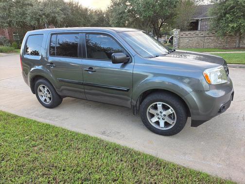 Gray 2013 Honda Pilot LX