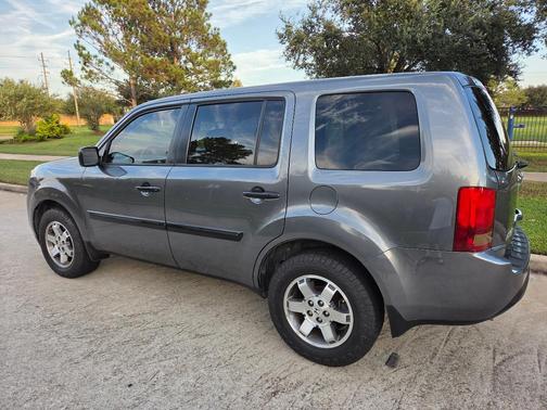Gray 2013 Honda Pilot LX