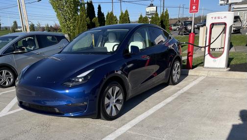 Blue 2024 Tesla Model Y Long Range