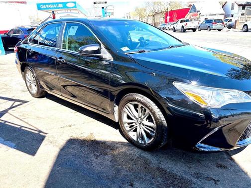 Black 2015 Toyota Camry SE