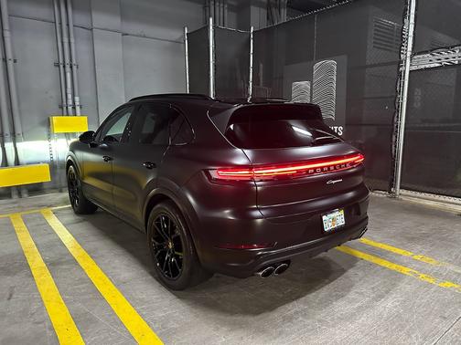2024 Porsche Cayenne AWD