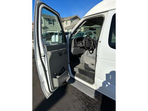 2005 Ford E350 Super Duty XLT Extended Wagon