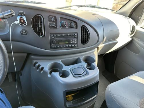 2005 Ford E350 Super Duty XLT Extended Wagon