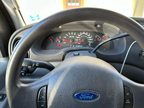 2005 Ford E350 Super Duty XLT Extended Wagon