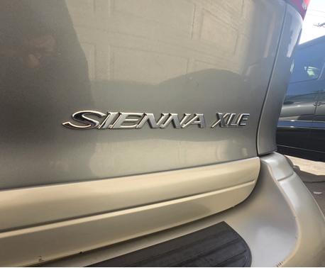 2000 Toyota Sienna XLE