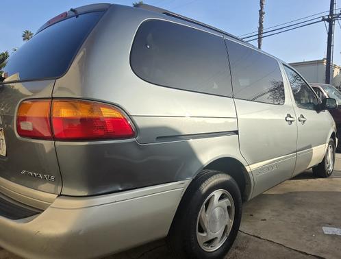 2000 Toyota Sienna XLE