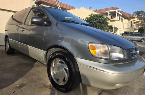2000 Toyota Sienna XLE