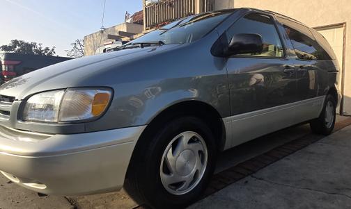 2000 Toyota Sienna XLE
