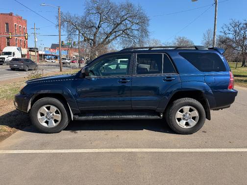 Blue 2005 Toyota 4Runner SR5 V8