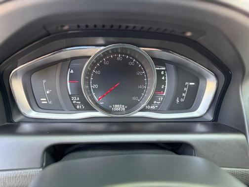 Gold 2016 Volvo XC60 T5 Premier