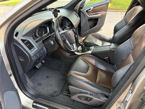 Gold 2016 Volvo XC60 T5 Premier