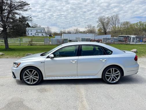 Silver 2018 Volkswagen Passat 2.0T R-Line
