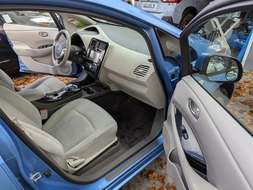 2012 Nissan Leaf SL