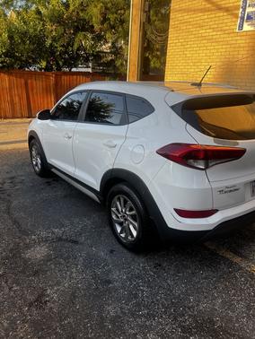 2017 Hyundai TUCSON SE