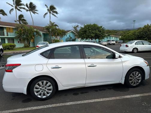 White 2014 Nissan Sentra SV