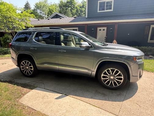 2022 GMC Acadia Denali
