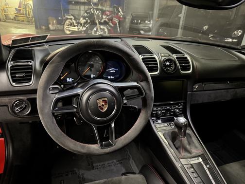 2016 Porsche Cayman GT4