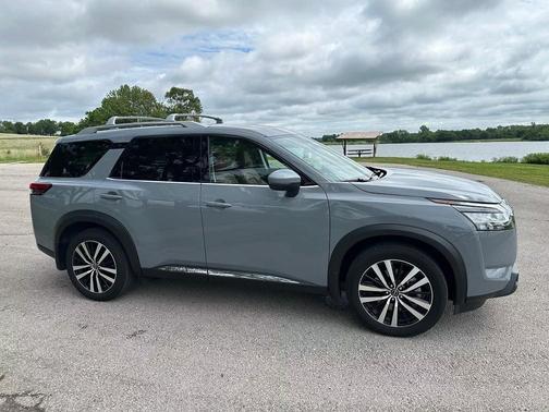 Gray 2024 Nissan Pathfinder Platinum