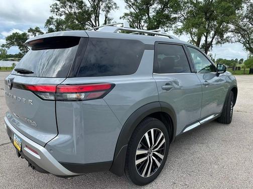 Gray 2024 Nissan Pathfinder Platinum