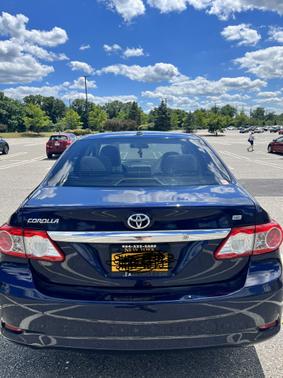 Photo 3 of 10 of 2011 Toyota Corolla LE