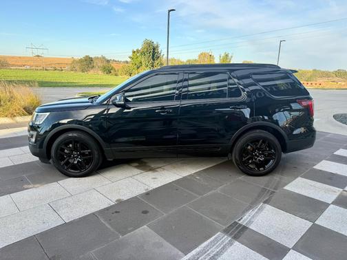 Black 2017 Ford Explorer Sport