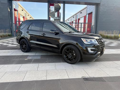 Black 2017 Ford Explorer Sport