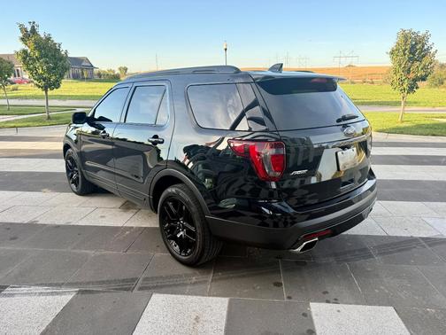 Black 2017 Ford Explorer Sport