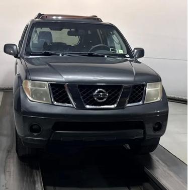 Gray 2007 Nissan Pathfinder SE