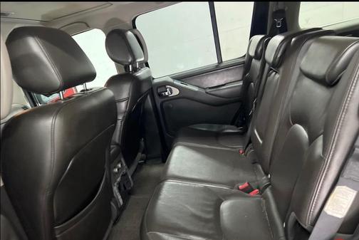 Gray 2007 Nissan Pathfinder SE