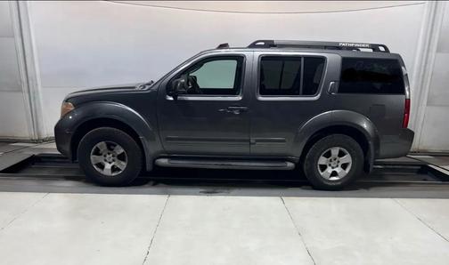 Gray 2007 Nissan Pathfinder SE
