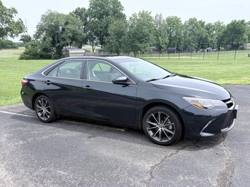 Black 2015 Toyota Camry XSE