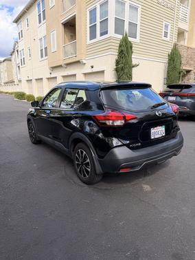 Black 2018 Nissan Kicks S