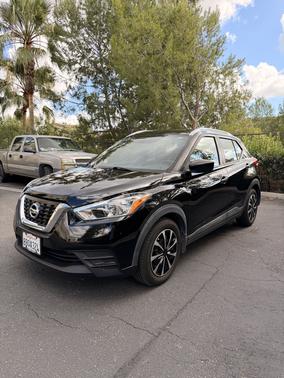 Black 2018 Nissan Kicks S