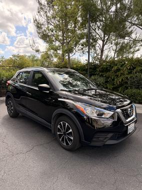Black 2018 Nissan Kicks S