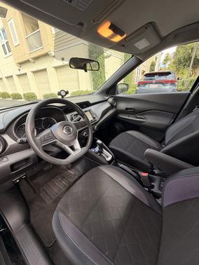 Black 2018 Nissan Kicks S