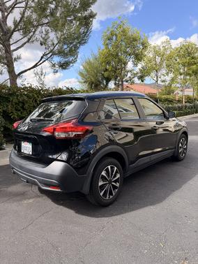 Black 2018 Nissan Kicks S