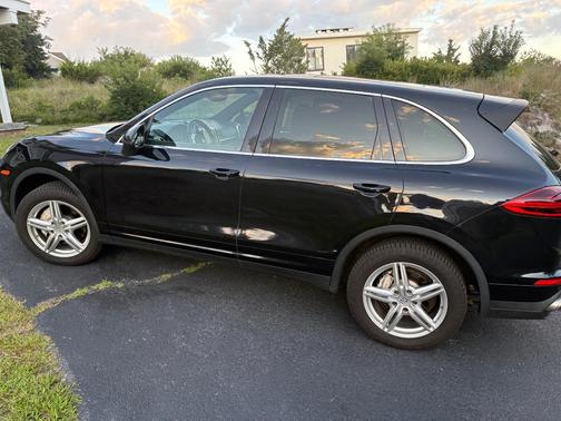 Black 2017 Porsche Cayenne Cayenne S