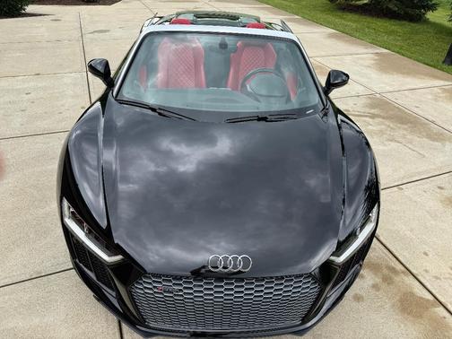 Black 2018 Audi R8 5.2 V10