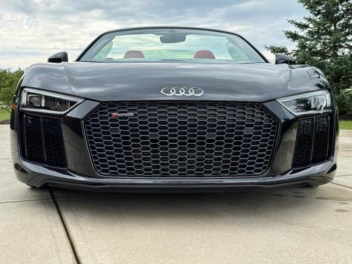 Black 2018 Audi R8 5.2 V10