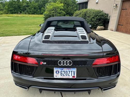 Black 2018 Audi R8 5.2 V10