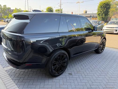 2024 Land Rover Range Rover P530 SE SWB
