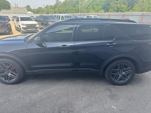 Black 2025 Ford Explorer ST 4WD